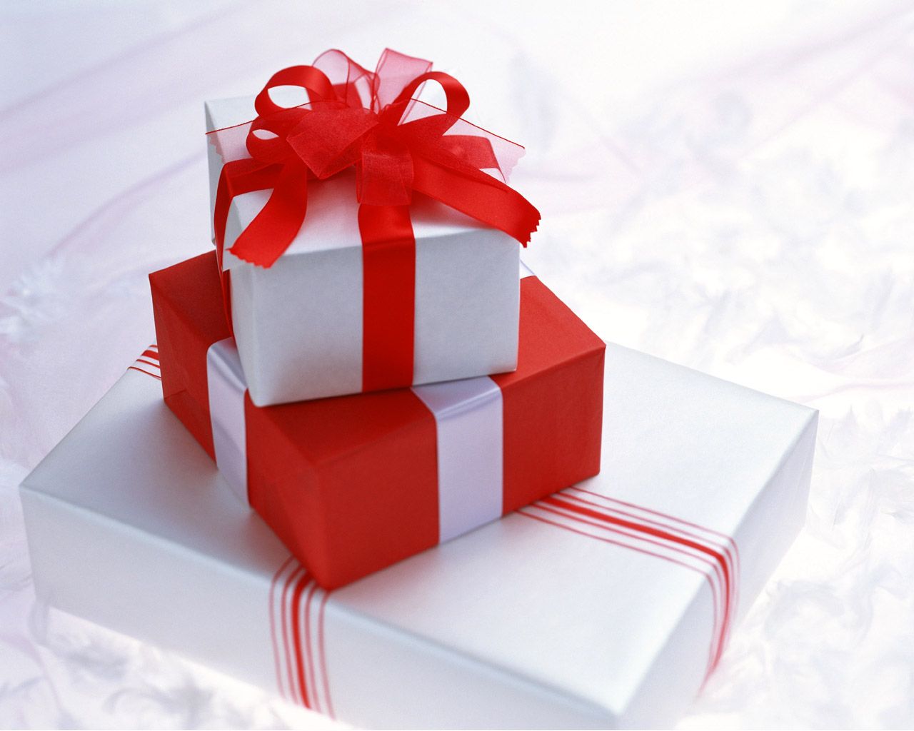Simple Gift Wallpapers Others Hd Wallpapers Pinterest - Gift Images Hd Download , HD Wallpaper & Backgrounds