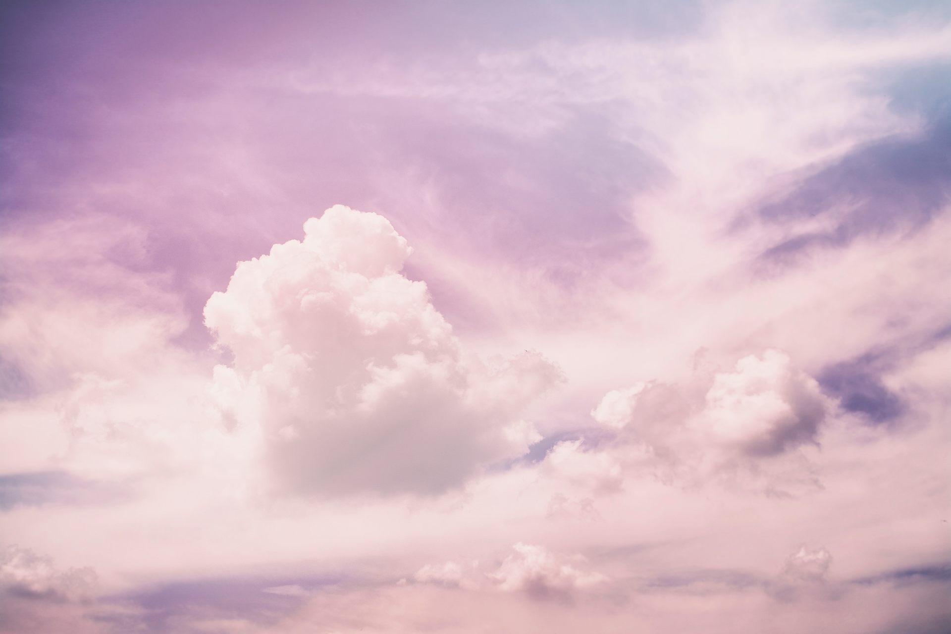 Natural Pink Cloud Wallpaper - Sweetener Ariana Grande Clouds , HD Wallpaper & Backgrounds