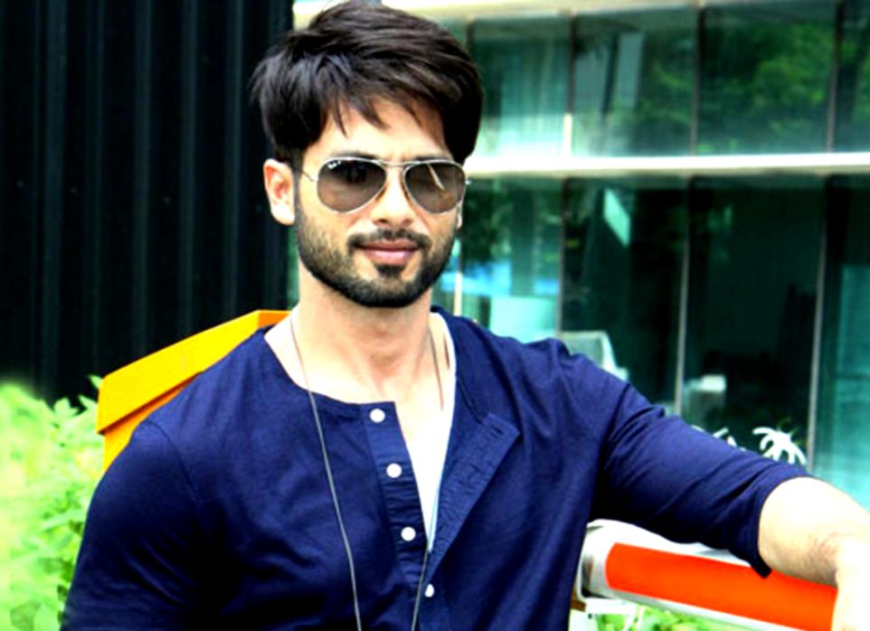 Shahid Kapoor Wallpaper - Shahid Kapoor Photo Gallery , HD Wallpaper & Backgrounds