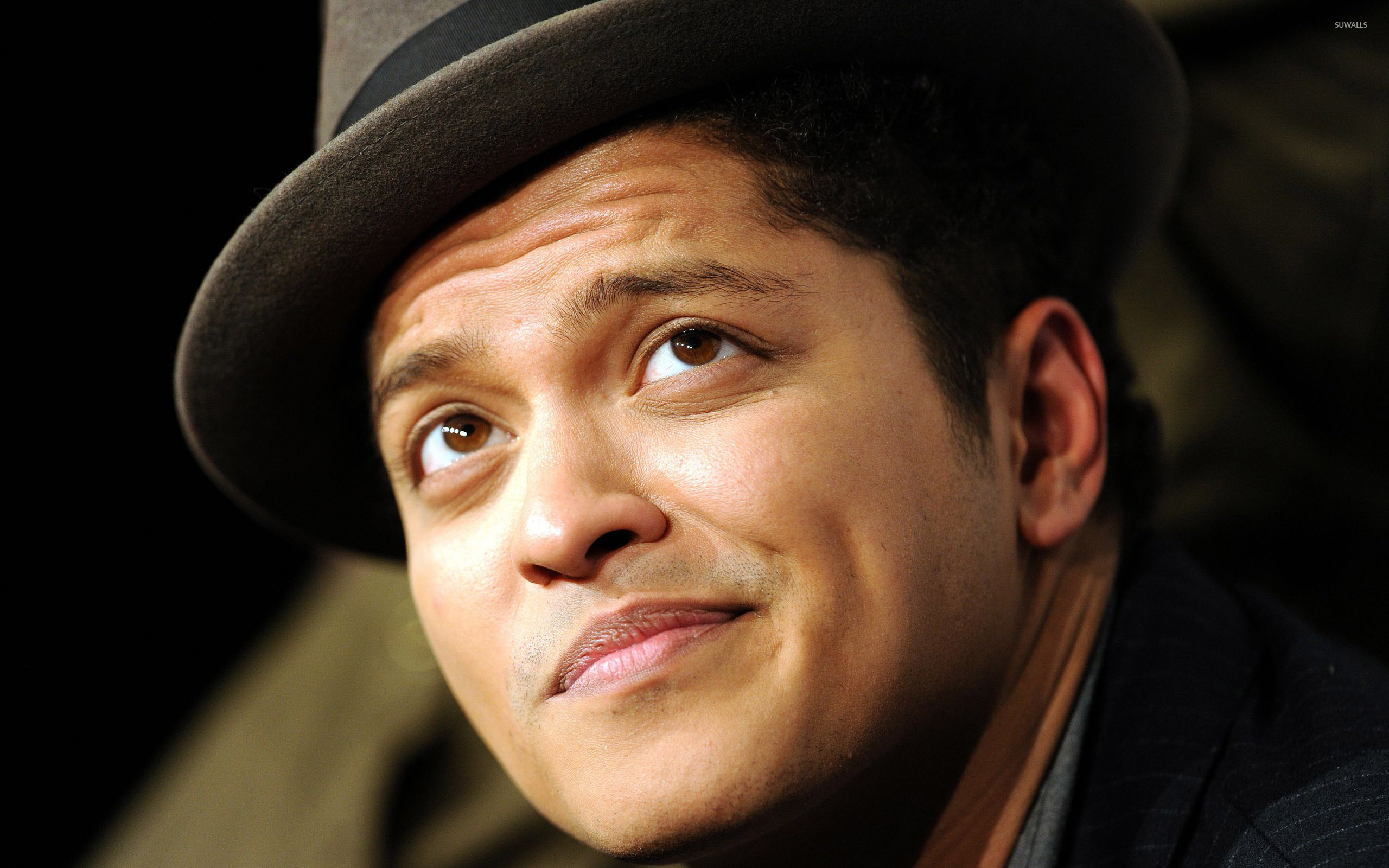 Bruno Mars [6] Wallpaper - Bruno Mars Close Up , HD Wallpaper & Backgrounds