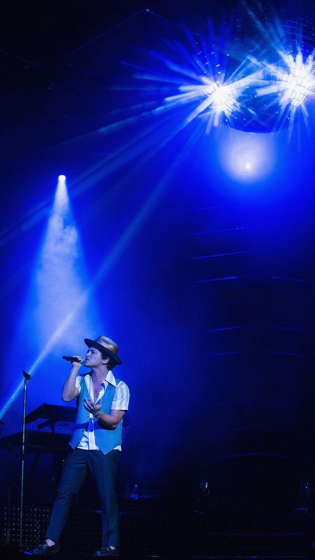 Bruno Mars Hat Concert Iphone Wallpaper Resolution - Bruno Mars Wallpaper For Iphone , HD Wallpaper & Backgrounds
