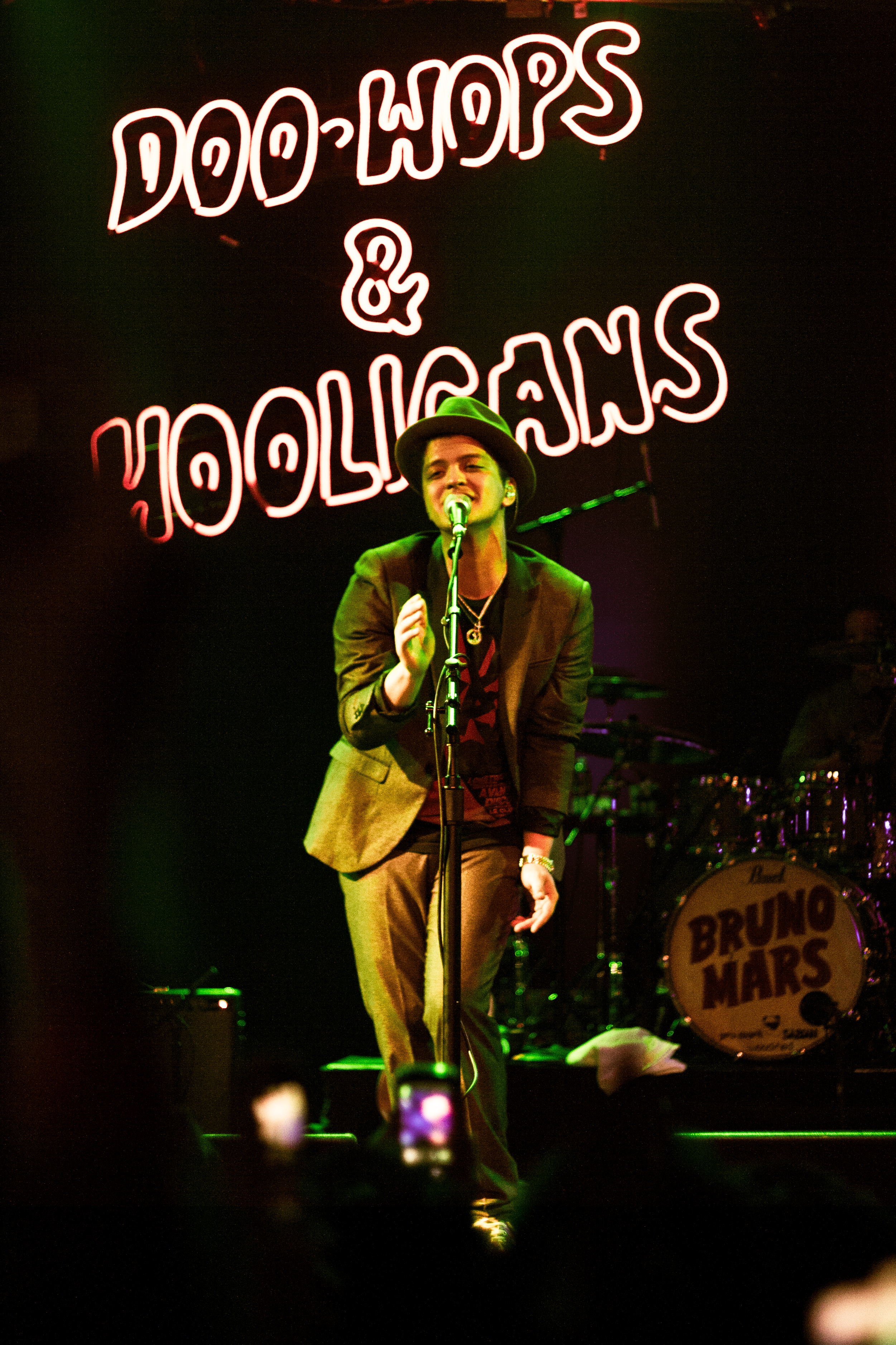 Bruno Mars Concert Houston 4 - Bruno Mars Doo Wops & Hooligans Tour , HD Wallpaper & Backgrounds