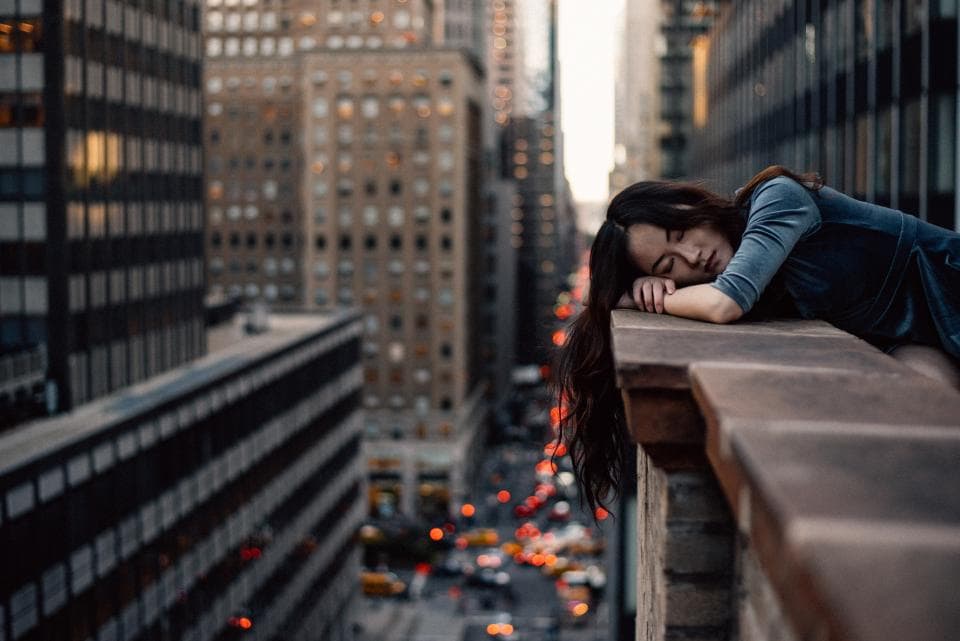 Sleeping At The Roof After Breakup Girl - I M Tired , HD Wallpaper & Backgrounds