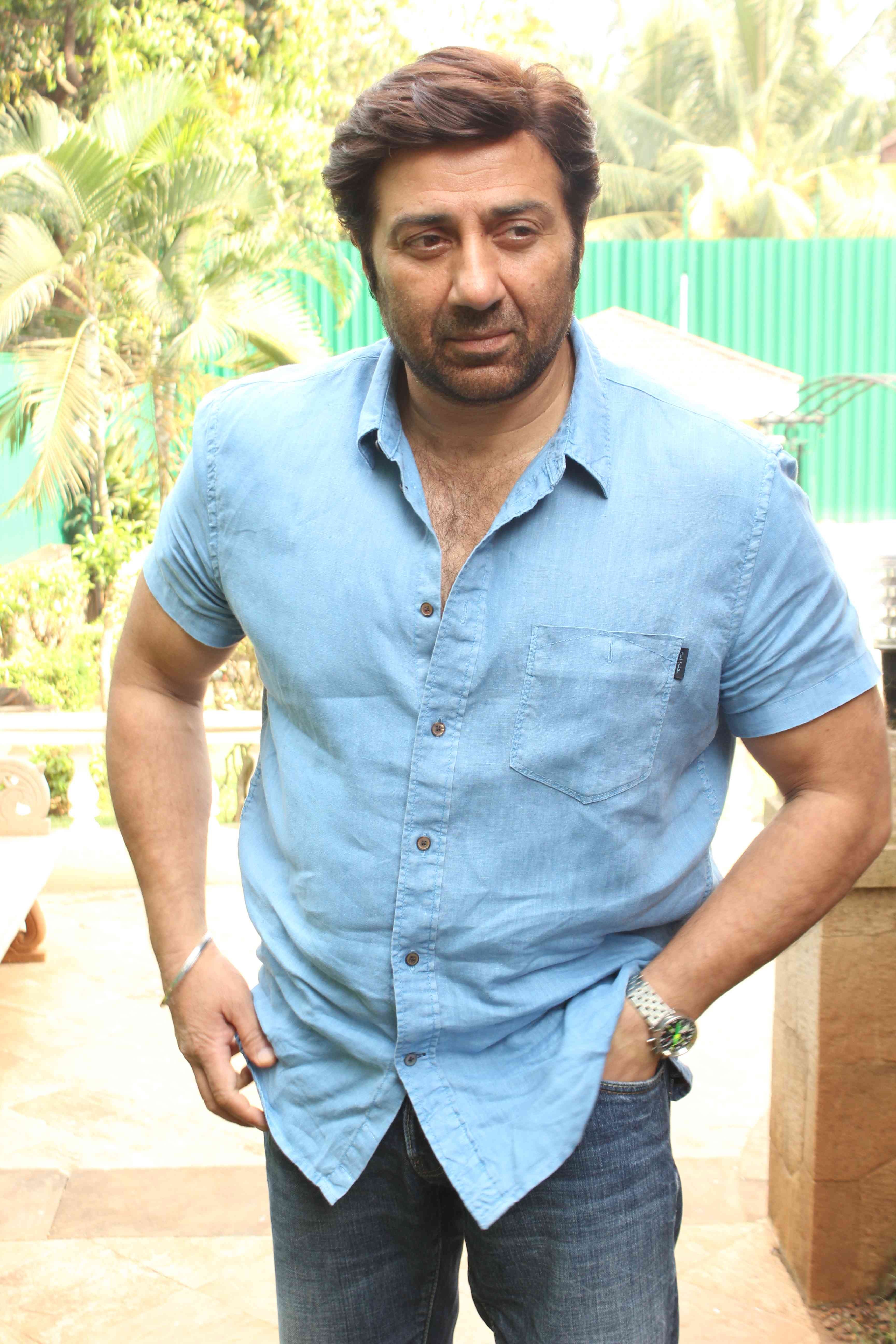 Null - Sunny Deol Body , HD Wallpaper & Backgrounds