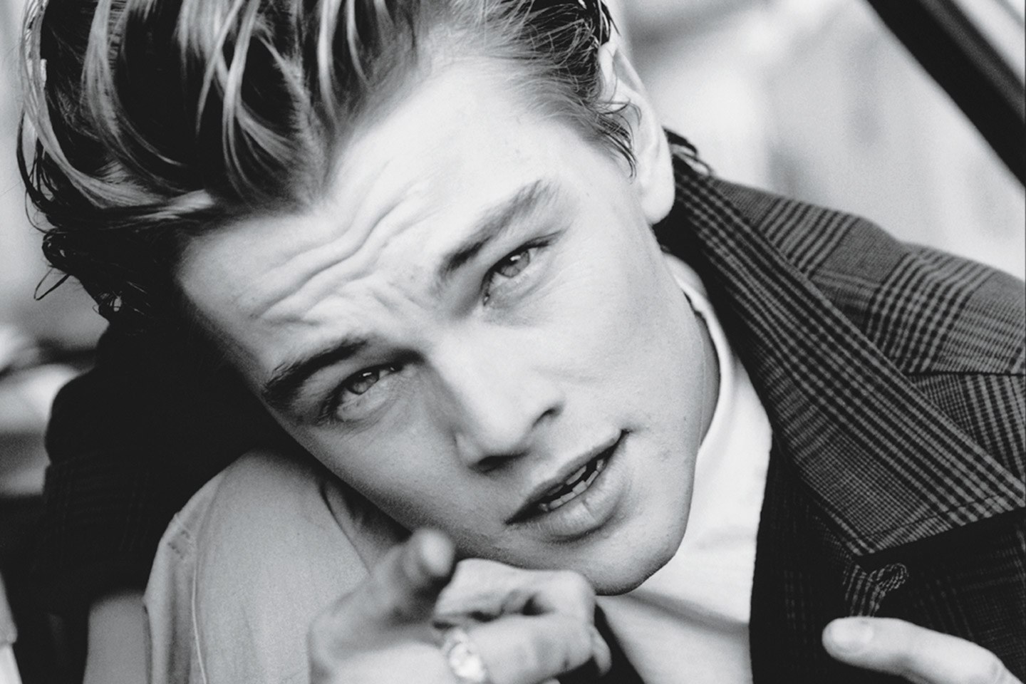 Young Leonardo Dicaprio Wallpaper & Leo Theme - Leonardo Dicaprio Young , HD Wallpaper & Backgrounds