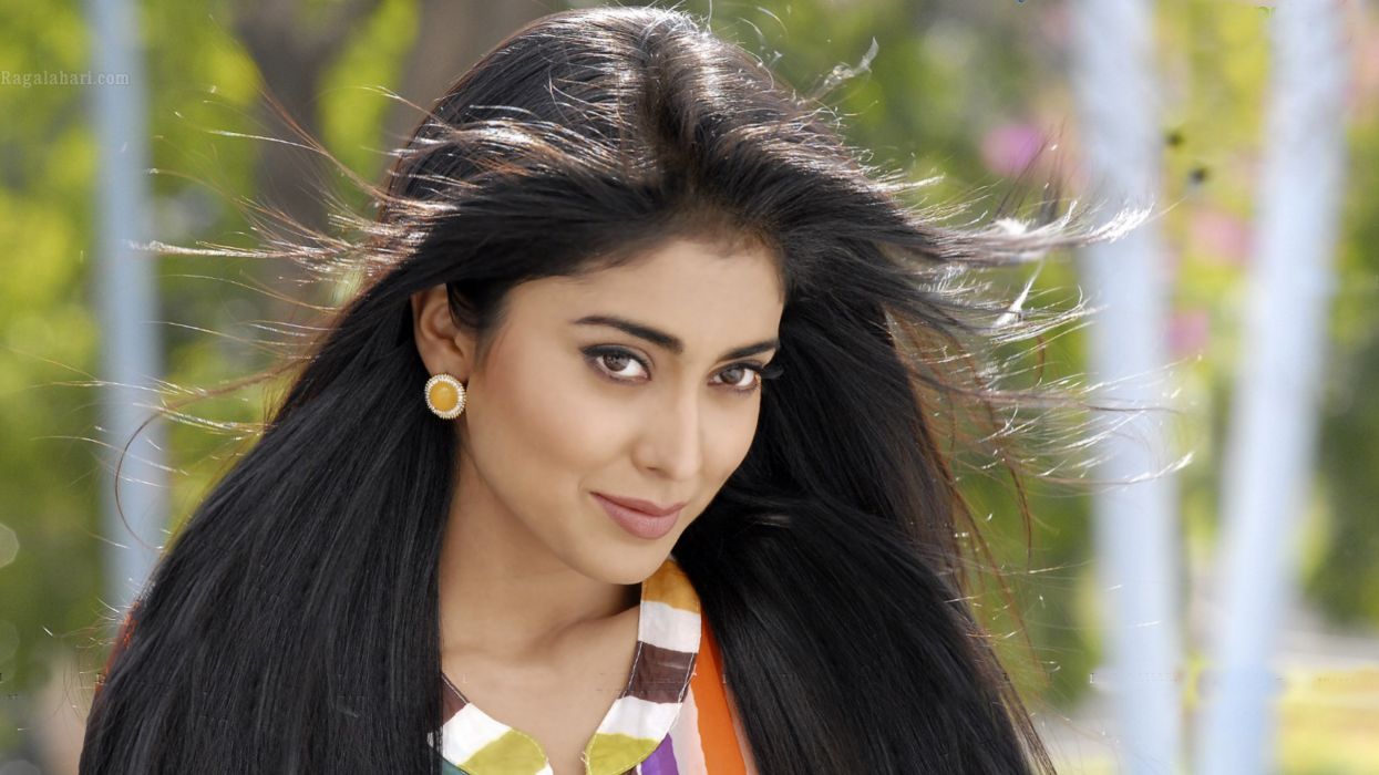 Shriya Saran Indian Telugu Cinema Actress Sexy Cute - Shriya Saran Cute , HD Wallpaper & Backgrounds