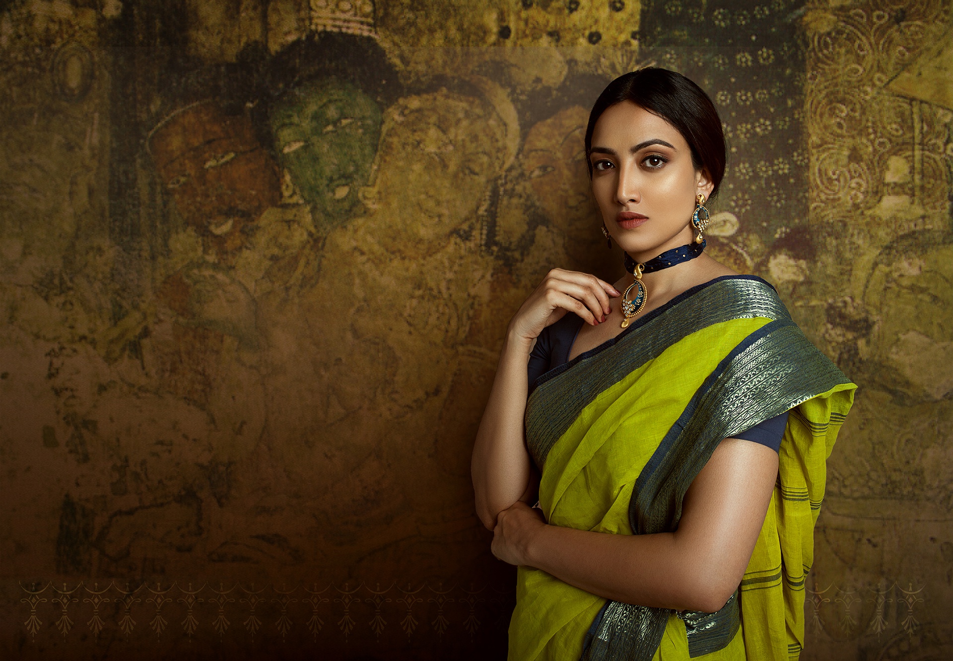 Women Artistic Brunette Brown Eyes Woman Girl Saree - Background Indian Saree Model , HD Wallpaper & Backgrounds