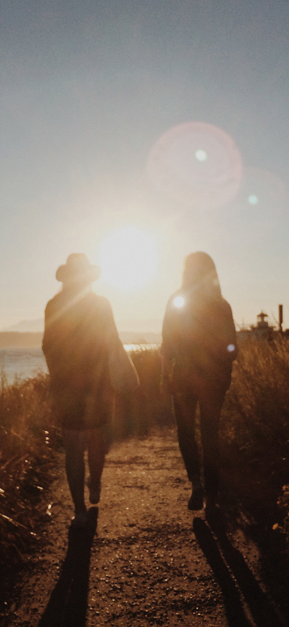 Com Apple Iphone Wallpaper Nz46 Couple Walking Sunset - Two People Walking In The Sunset , HD Wallpaper & Backgrounds