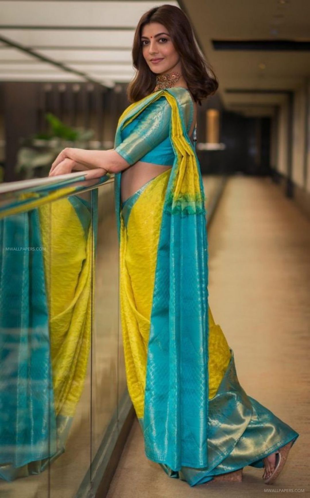 Kajal Agarwals Yellow Designer Saree Hd Photos Hd Wallpapers - Kajal Agarwal Latest Saree , HD Wallpaper & Backgrounds