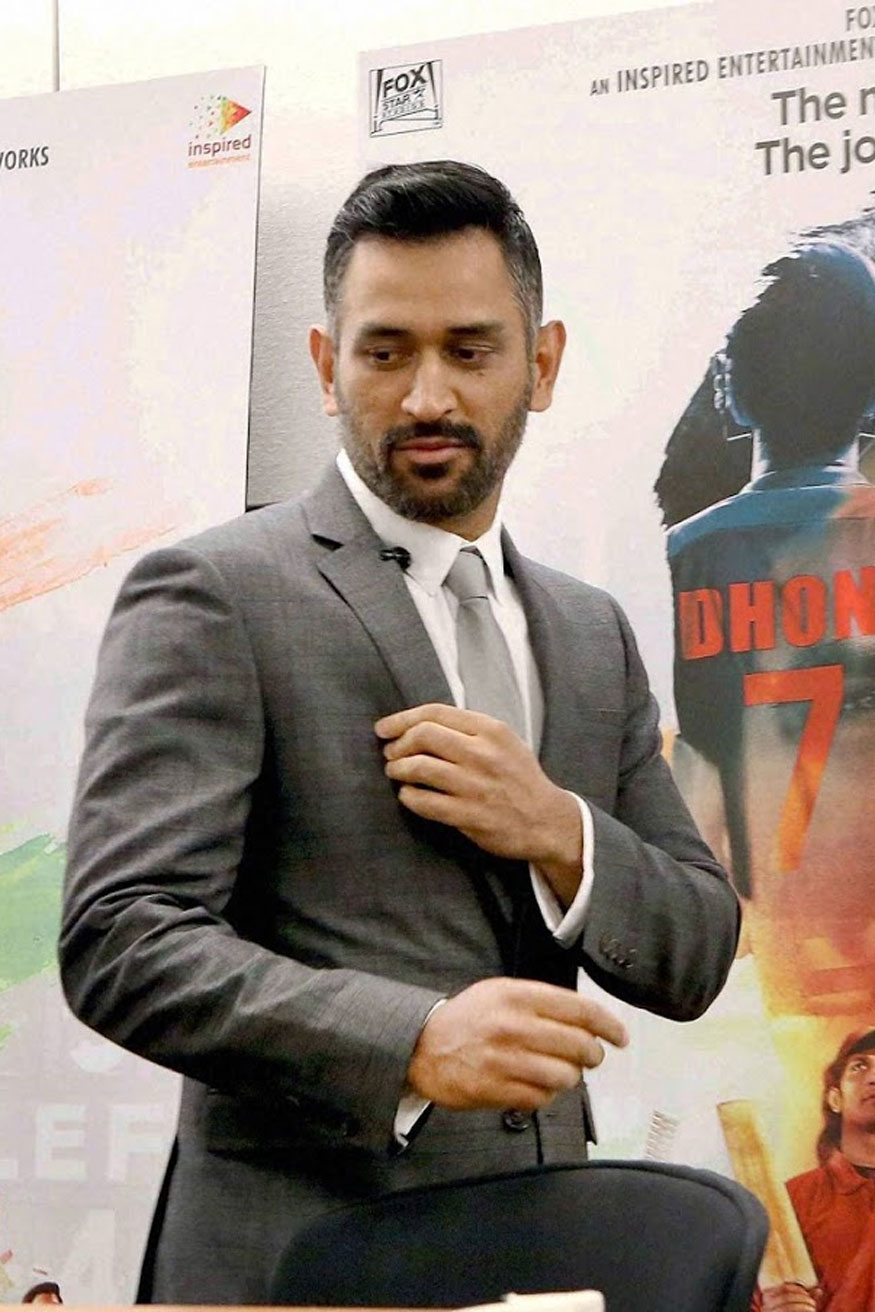 Ms Dhoni At A Press Conference On His Biopic Movie, - Dhoni In Formal Dress , HD Wallpaper & Backgrounds