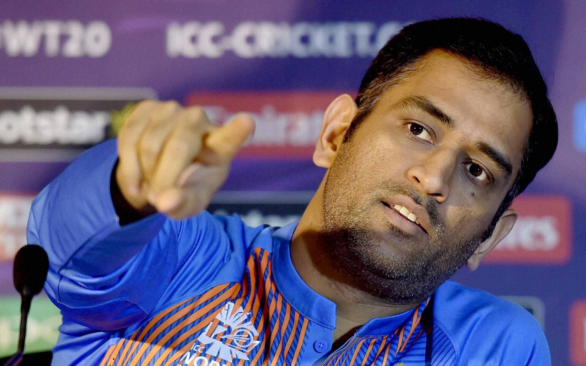 Ms Dhoni - Dhoni In Press Conference , HD Wallpaper & Backgrounds