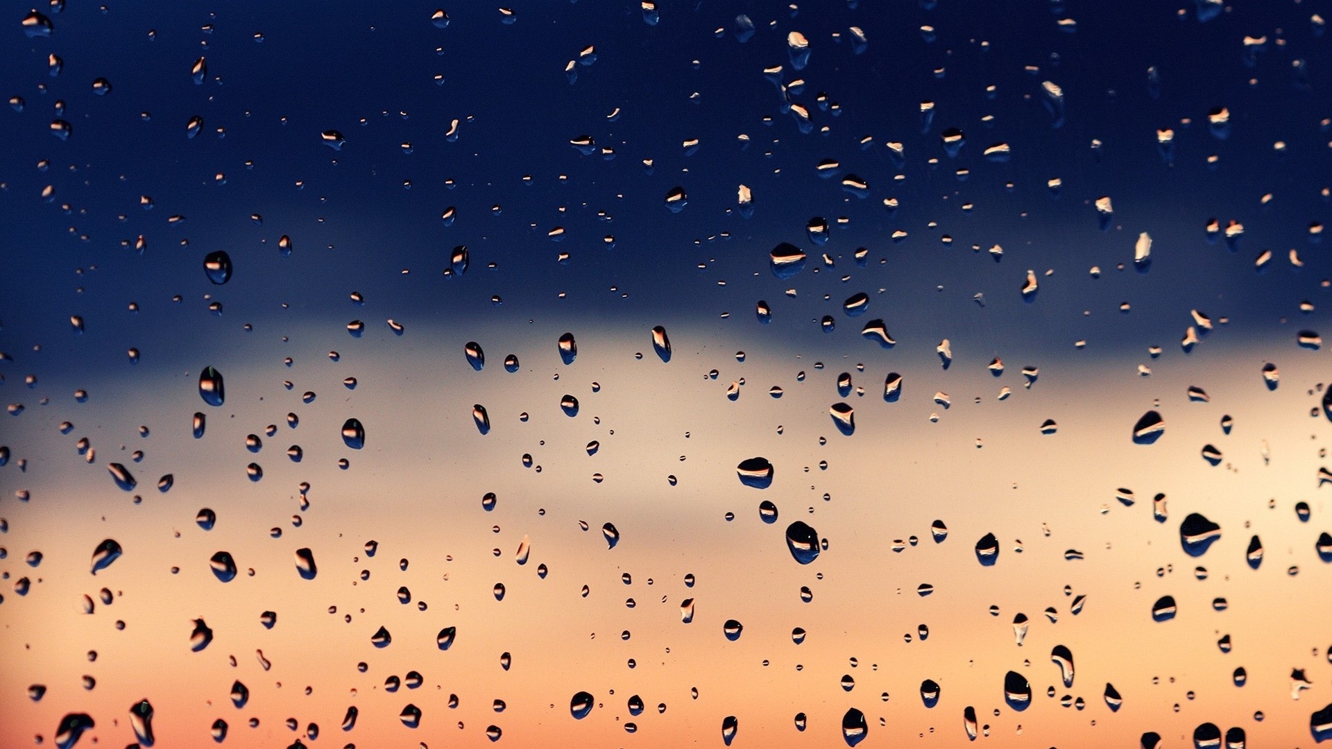 Water Droplets On Glass Wallpaper - Water Droplets On Window , HD Wallpaper & Backgrounds