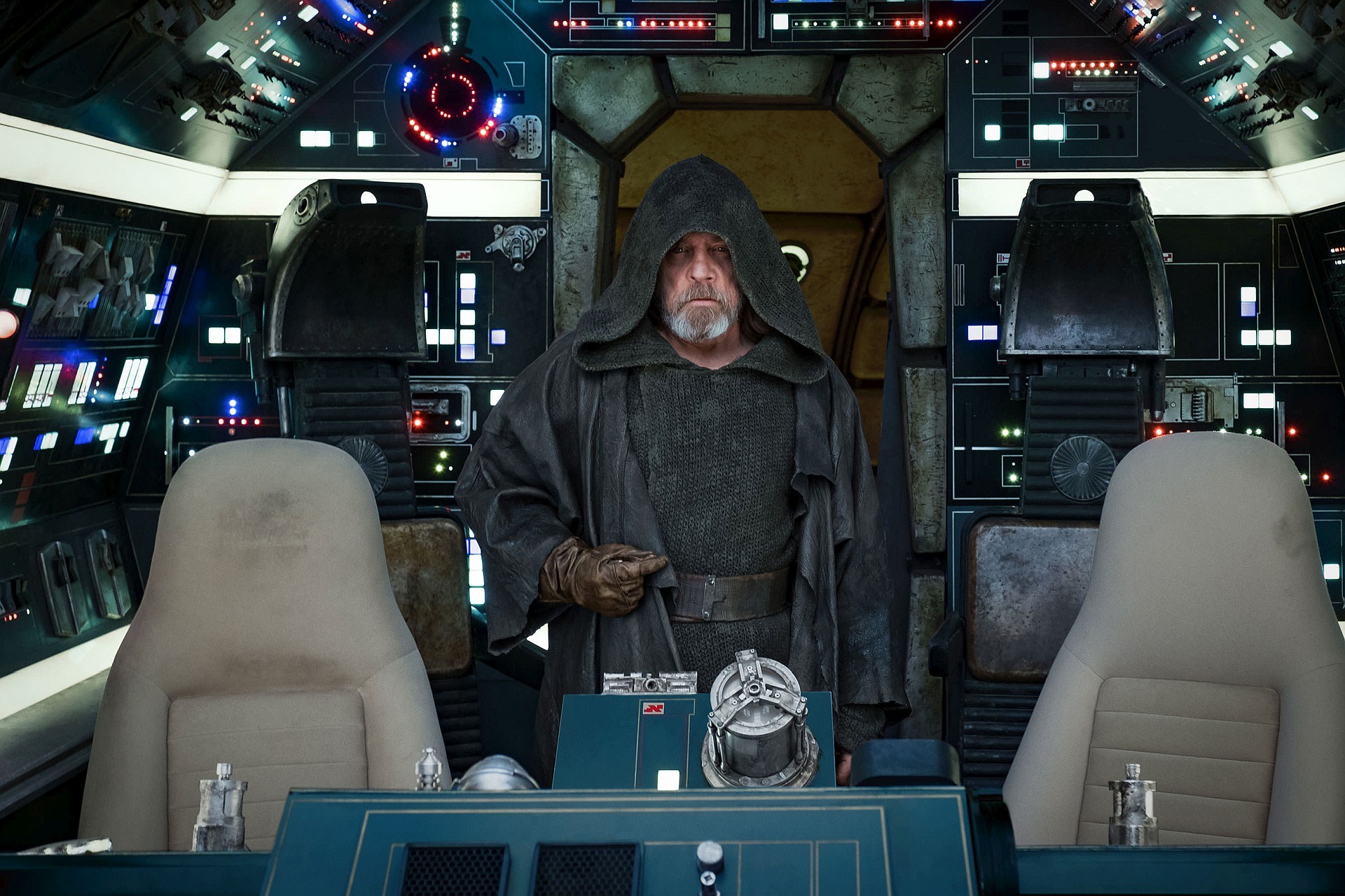 Force Awakens Millennium Falcon Cockpit , HD Wallpaper & Backgrounds