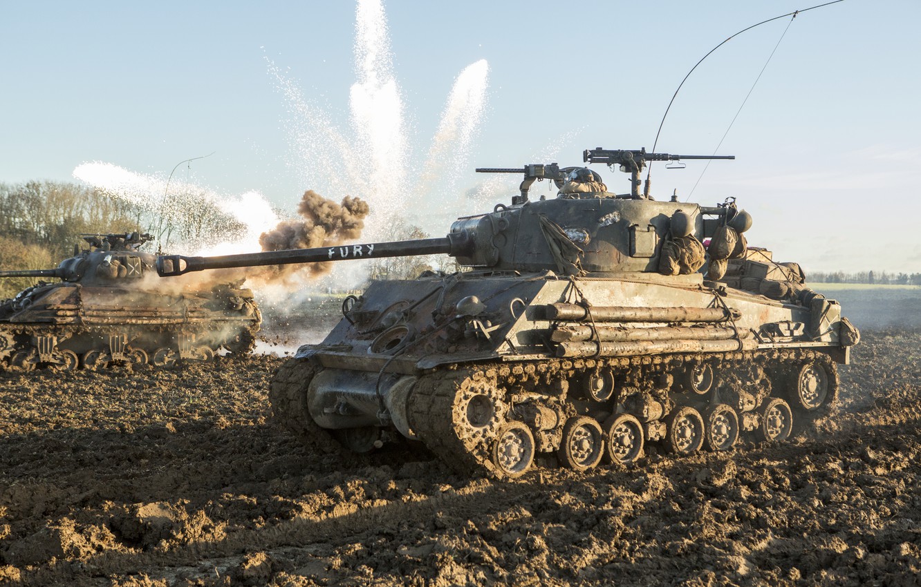 Photo Wallpaper Field, Battle, Dirt, Tank, M4 Sherman, - Fury Tank , HD Wallpaper & Backgrounds