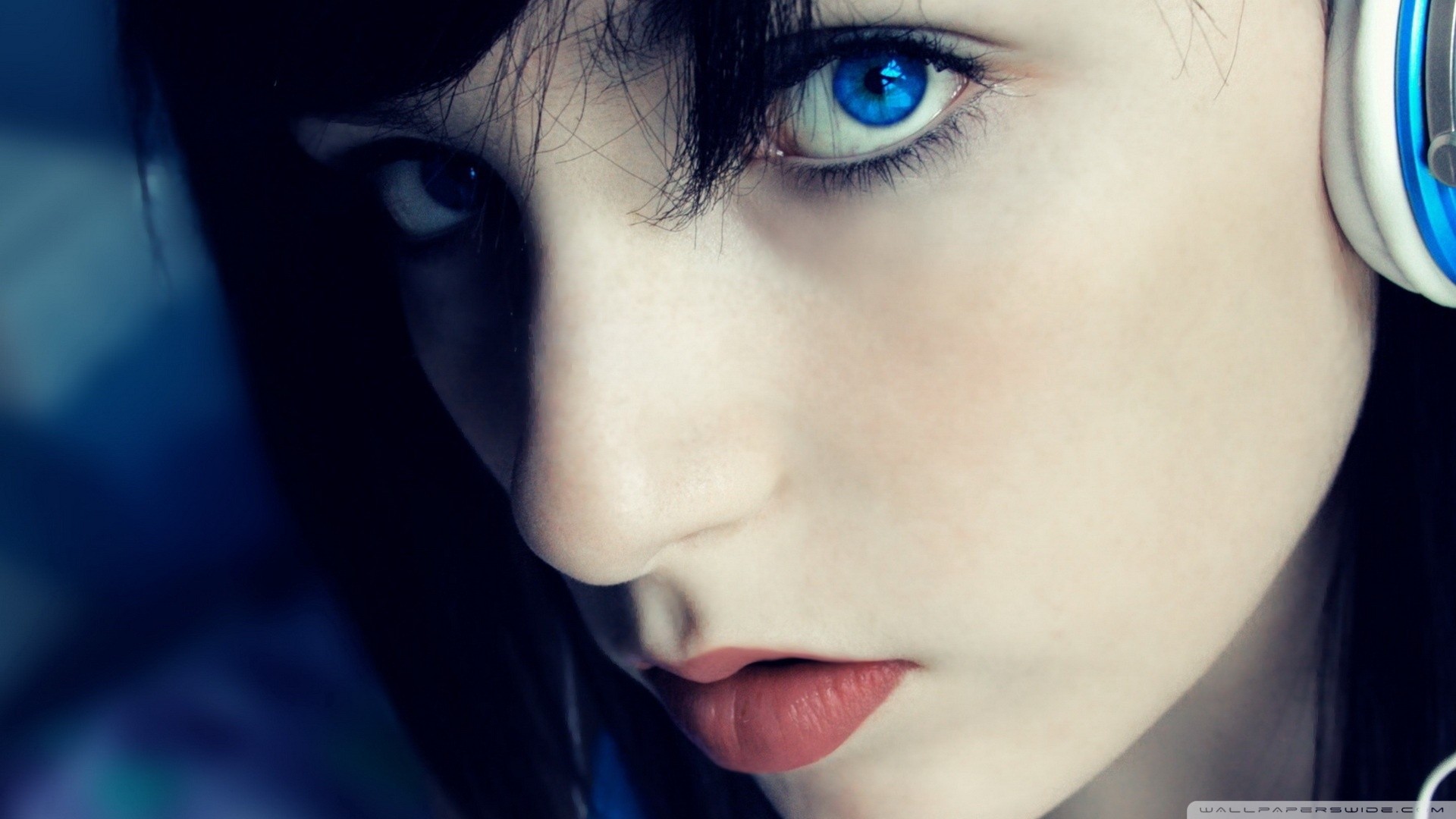 Standard 
 Data-src - Long Pale Skin Black Hair Blue Eyes Women , HD Wallpaper & Backgrounds