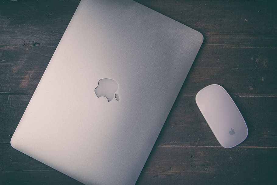 Grainy Overhead Shot Of A Apple Macbook Pro Retina - Apple Laptop With Mouse , HD Wallpaper & Backgrounds