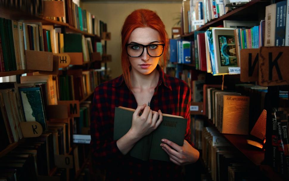 Red Hair Girl, Freckles, Glasses, Library, Reading - Girl Reading Books Hd , HD Wallpaper & Backgrounds