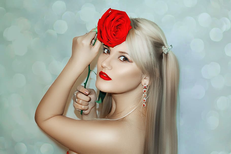 Woman Holding Red Rose, Fashion, Lovely, Girl, Young, - Lovely Girl , HD Wallpaper & Backgrounds
