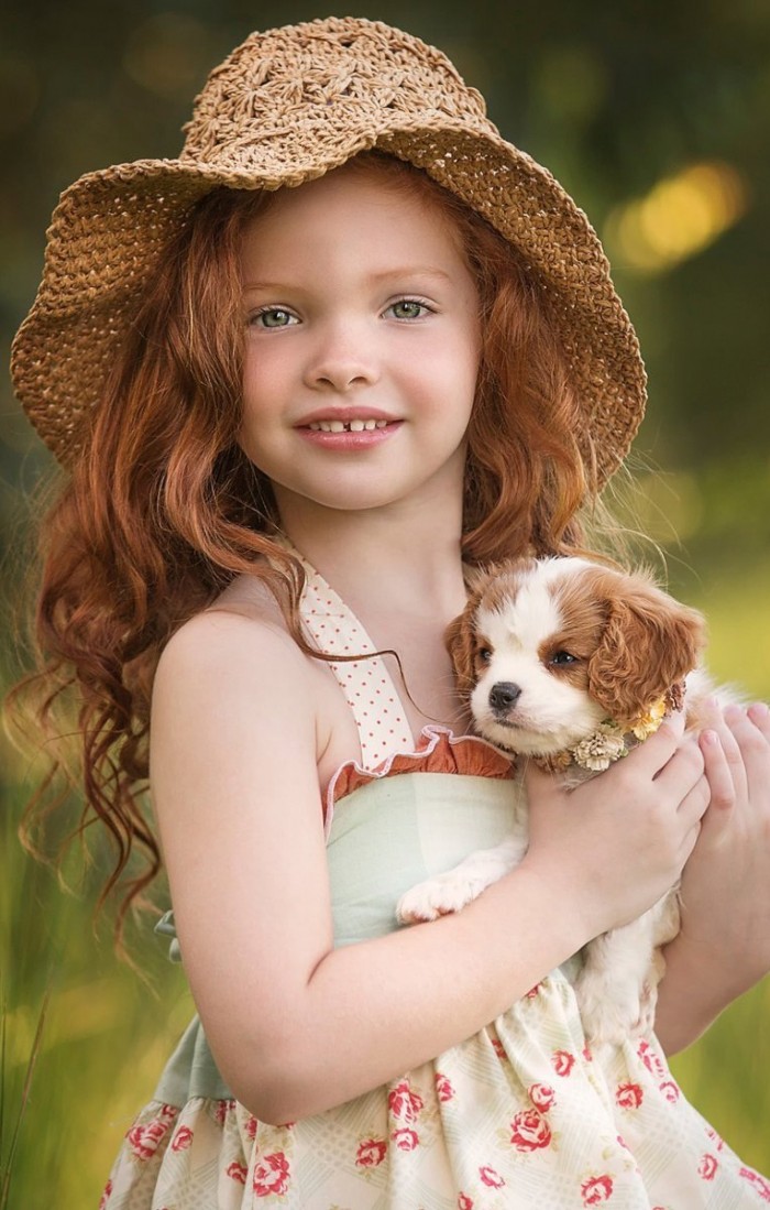 Most Beautiful Smile Of Lovely Girl With Teddy Wallpapers - Dziewczynka Z Szczeniakiem , HD Wallpaper & Backgrounds