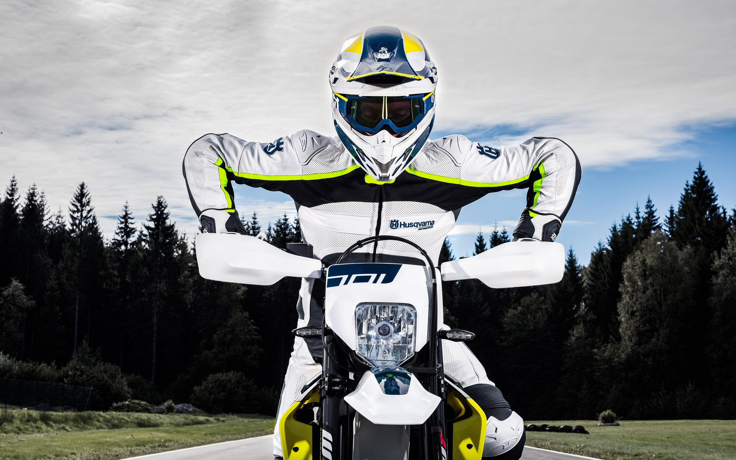 Husqvarna 701 Supermoto , HD Wallpaper & Backgrounds