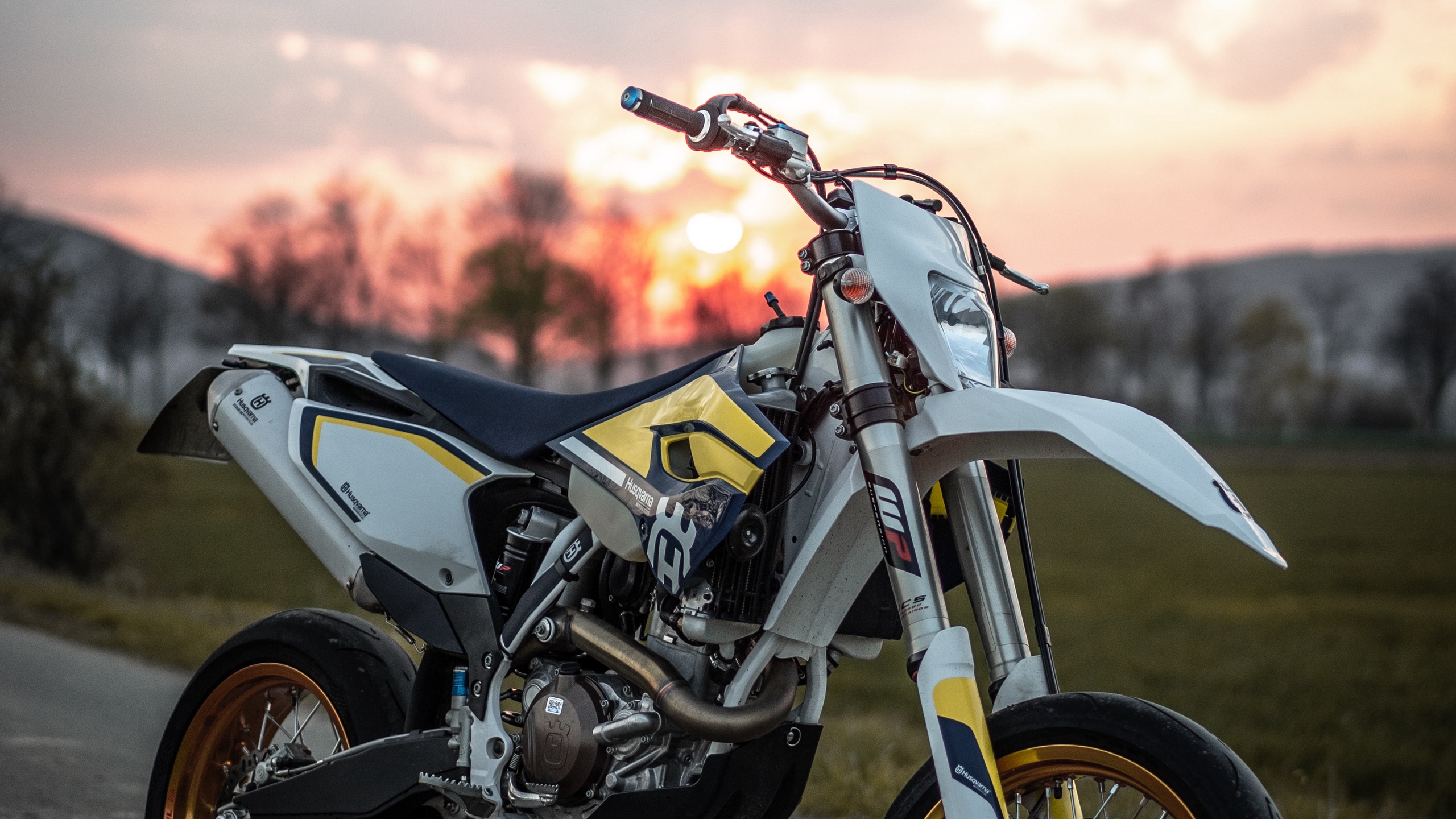 Supermoto Wallpaper Hd - Supermoto Wallpaper 4k , HD Wallpaper & Backgrounds