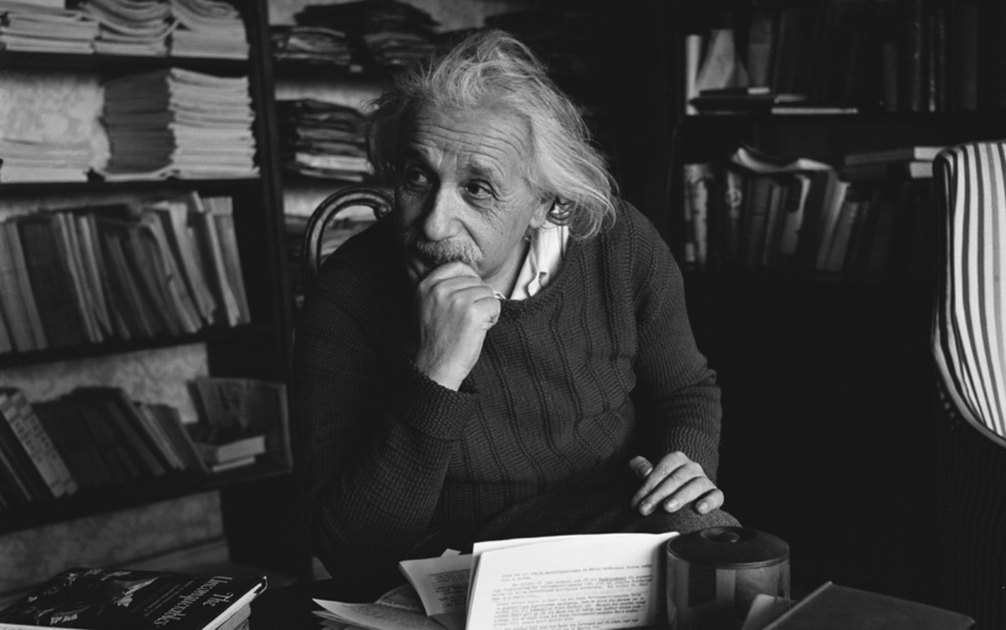 Albert Einstein Background - Albert Einstein Picture Hd , HD Wallpaper & Backgrounds