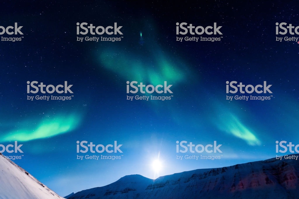 Polar Northern Lights In The Mountains Of Svalbard, - San Francisco Skyline At Night , HD Wallpaper & Backgrounds