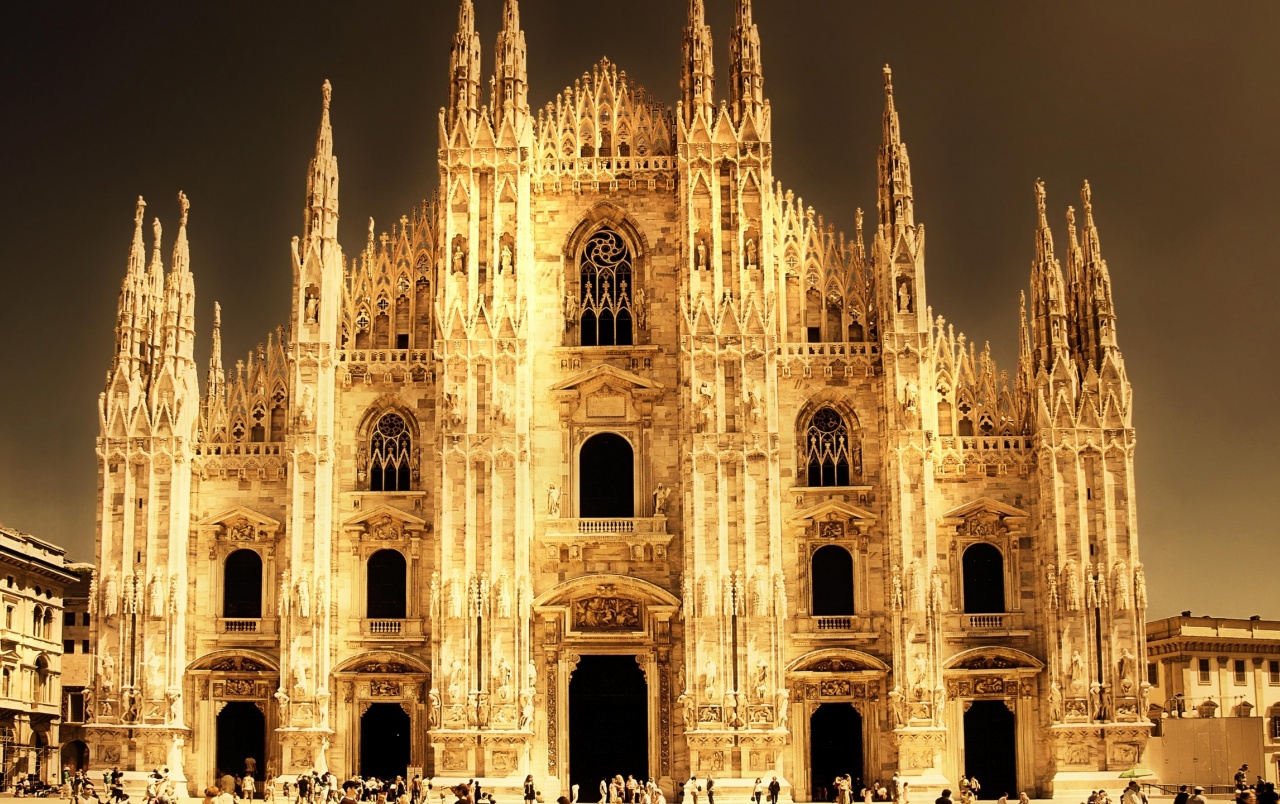 Cathedral In Milan Wallpapers - Milan Hd , HD Wallpaper & Backgrounds