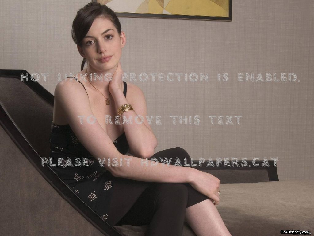Anne Hathaway Actress Nice Girl Dark Hair - Sitting , HD Wallpaper & Backgrounds