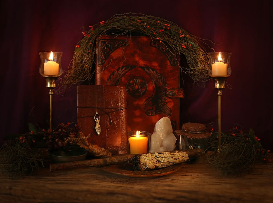 Candle, Illuminated, Light, Altar, Pagan, Wiccan, Magic, - Wiccan Altar , HD Wallpaper & Backgrounds