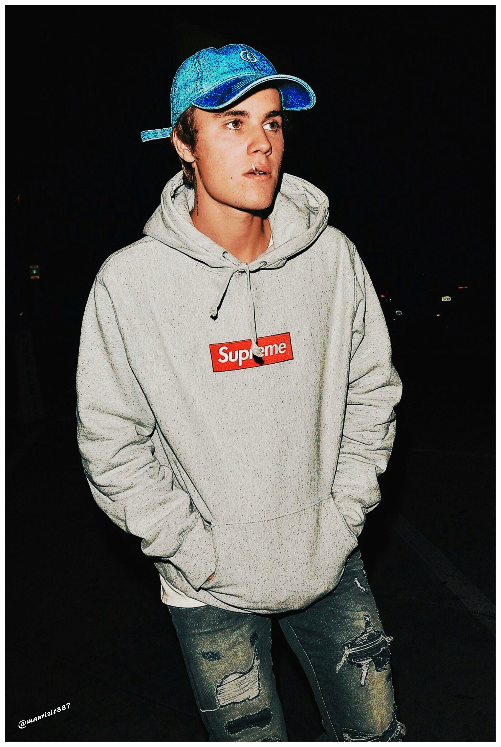 Justin Bieber Wallpaper - Justin Bieber In Supreme Hoodie , HD Wallpaper & Backgrounds