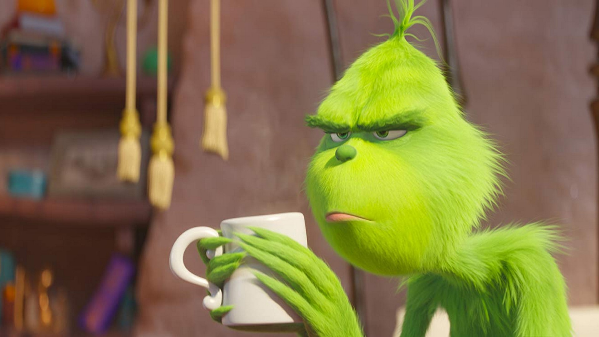 The Grinch 2018 Wallpaper Hd With Resolution Pixel - Grinch Holding Coffee Cup , HD Wallpaper & Backgrounds