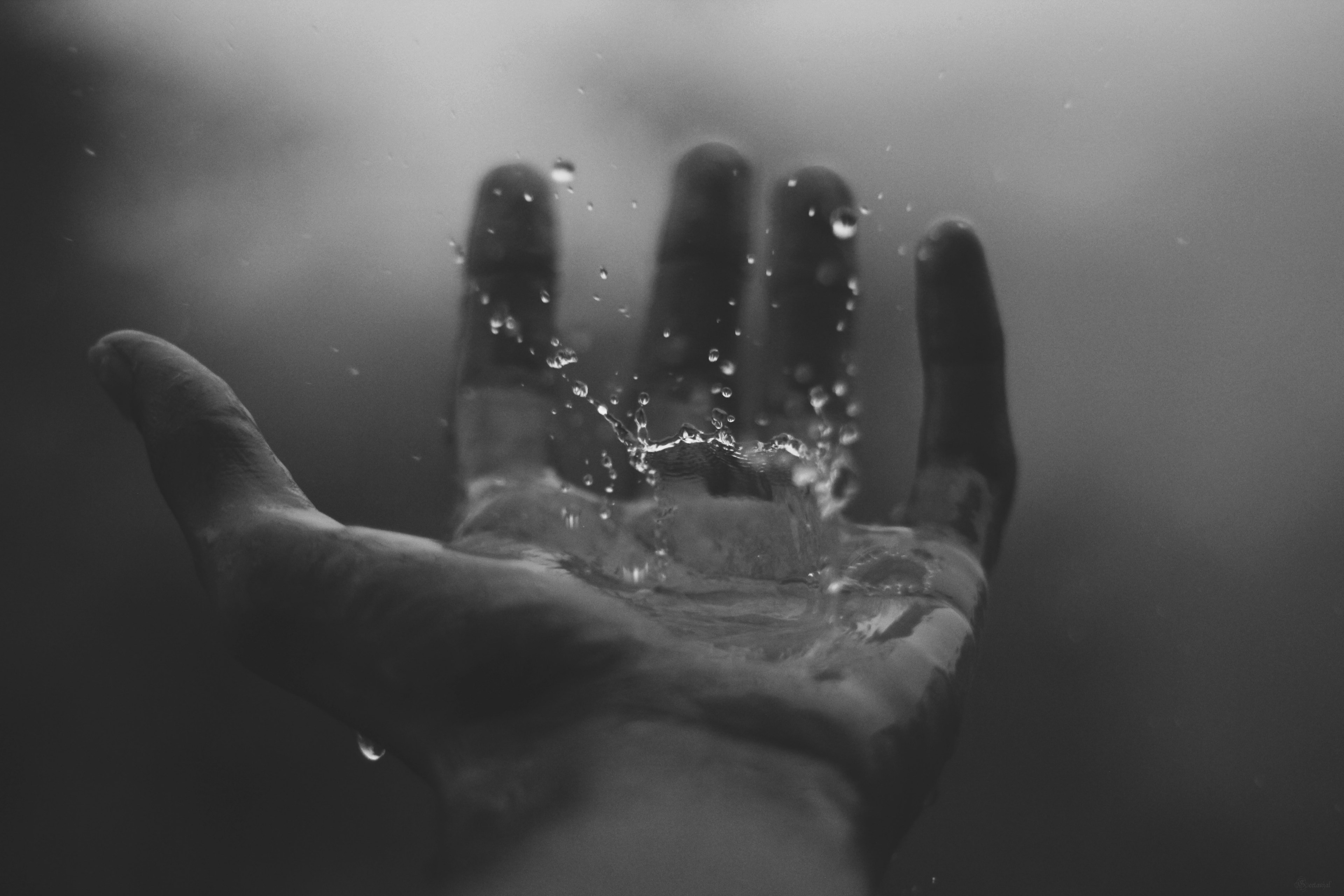 Hand In Water Photography , HD Wallpaper & Backgrounds