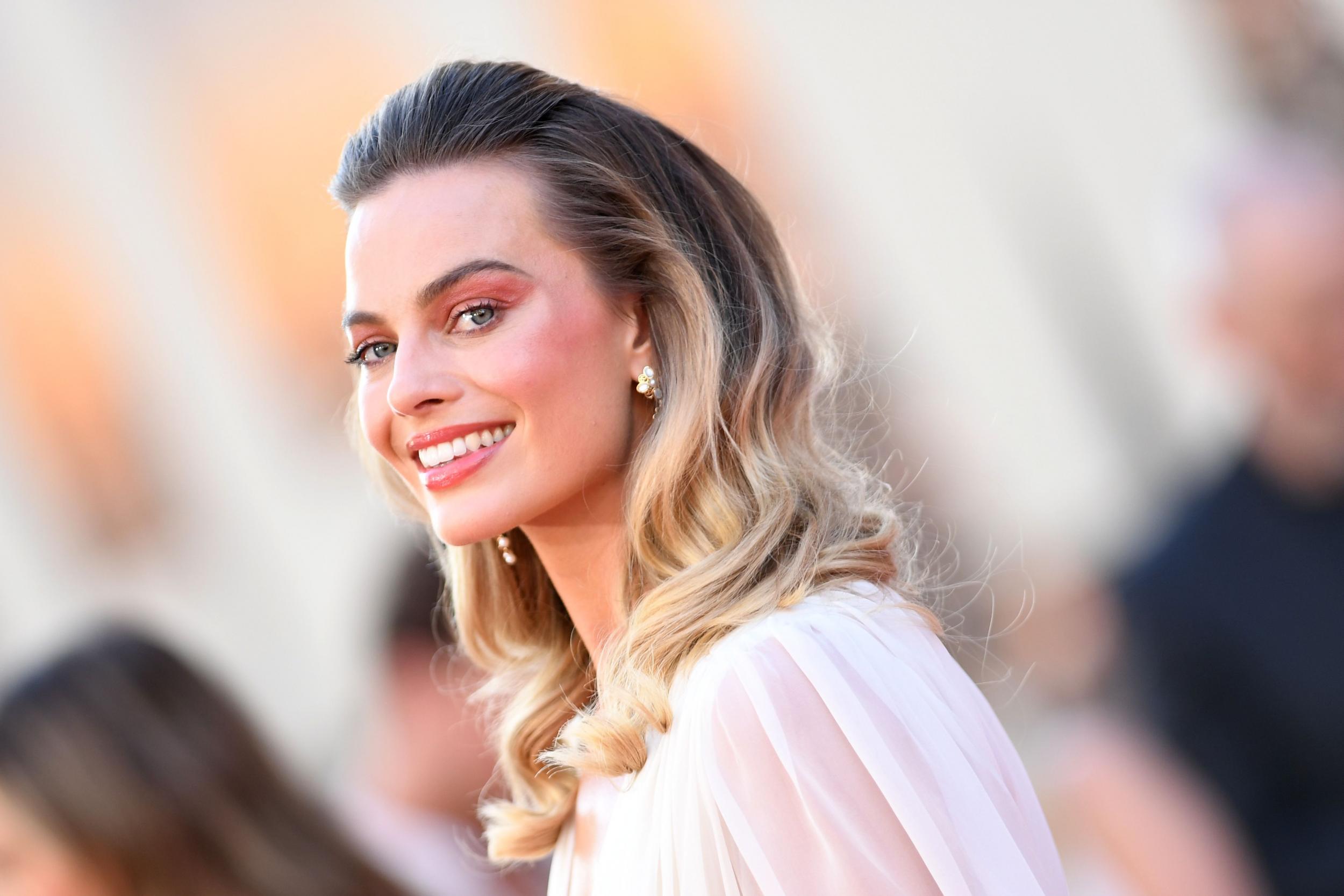 Margot Robbie Hairstyles , HD Wallpaper & Backgrounds