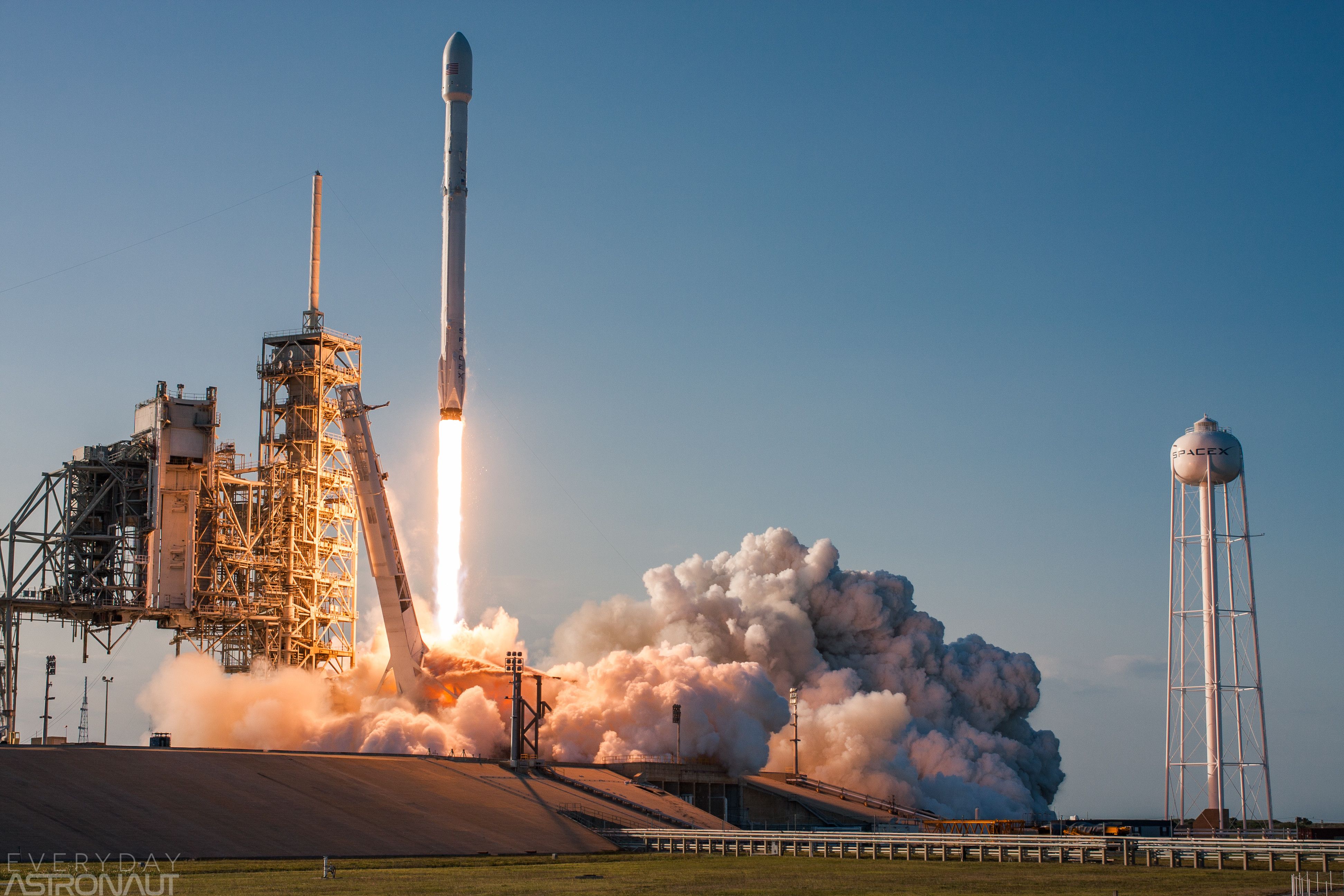 Spacex Rocket , HD Wallpaper & Backgrounds