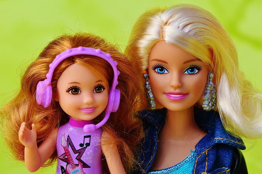 Barbie, Doll, Mama, Child, Headphones, Music, Girls - Boneca Mais Famosa Do Mundo , HD Wallpaper & Backgrounds