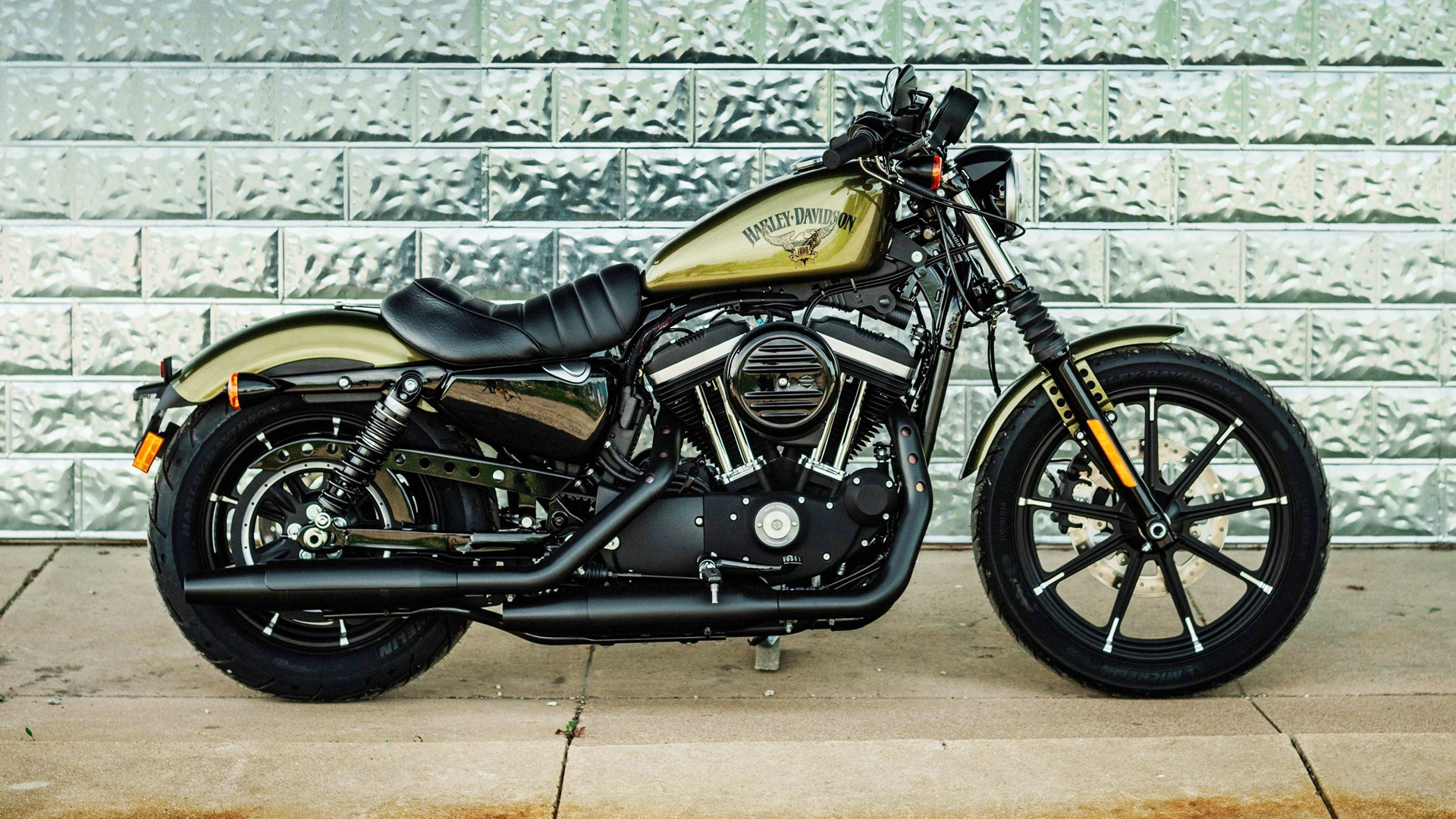 Bikes Harley Davidson Harley Davidson Iron 883 Bike - Iron 883tm , HD Wallpaper & Backgrounds