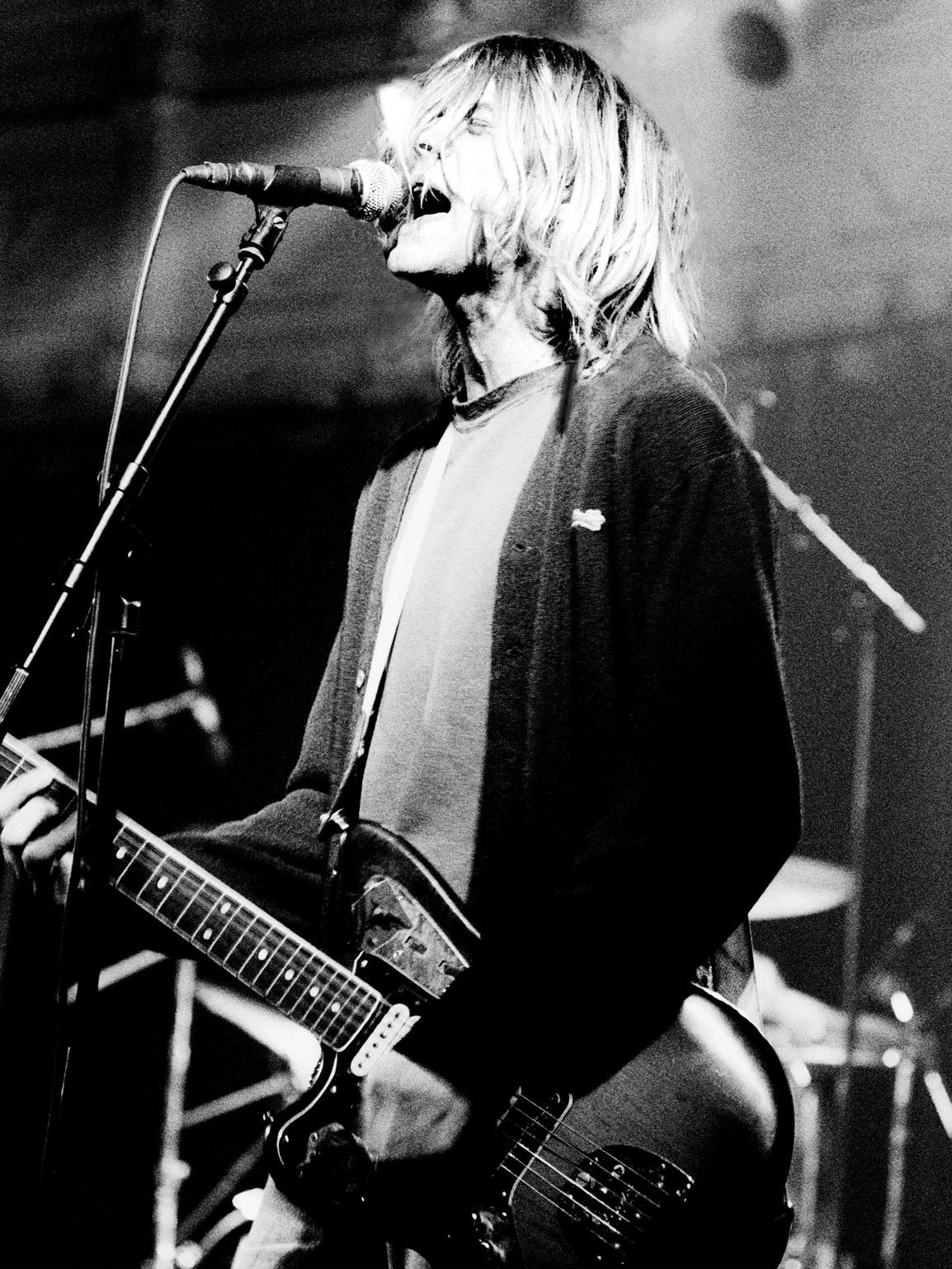 Kurt Cobain While Singing , HD Wallpaper & Backgrounds