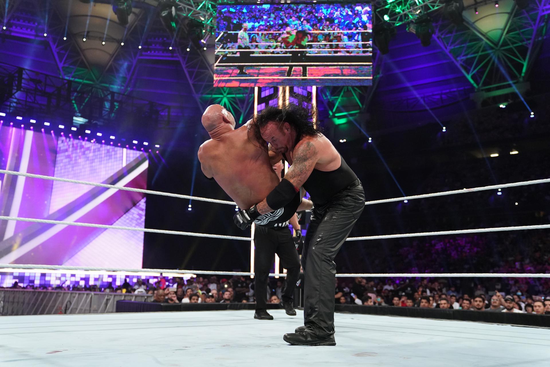 Claymore Kick To Undertaker , HD Wallpaper & Backgrounds