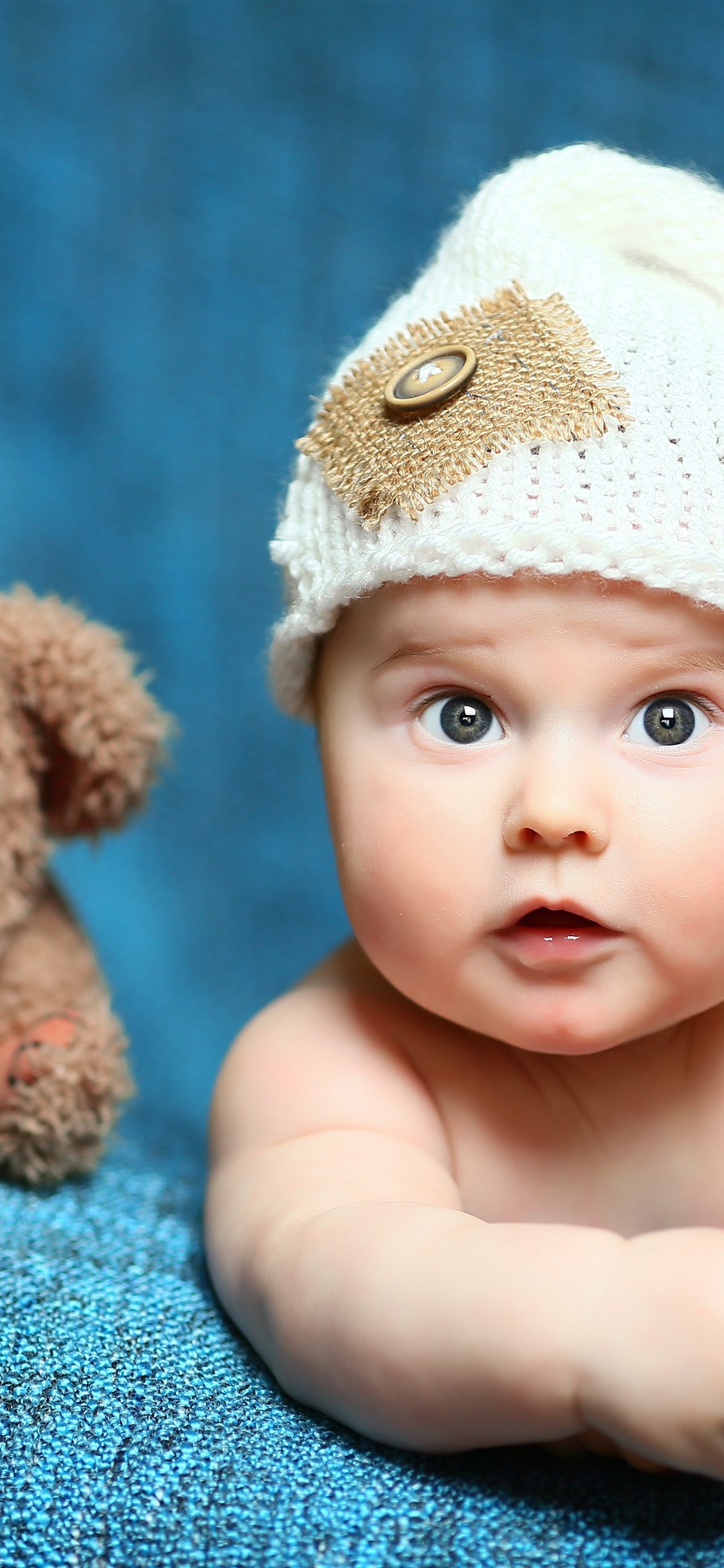 Iphone Wallpaper Cute Baby And Toy Bear - Calendar 2020 With Baby , HD Wallpaper & Backgrounds