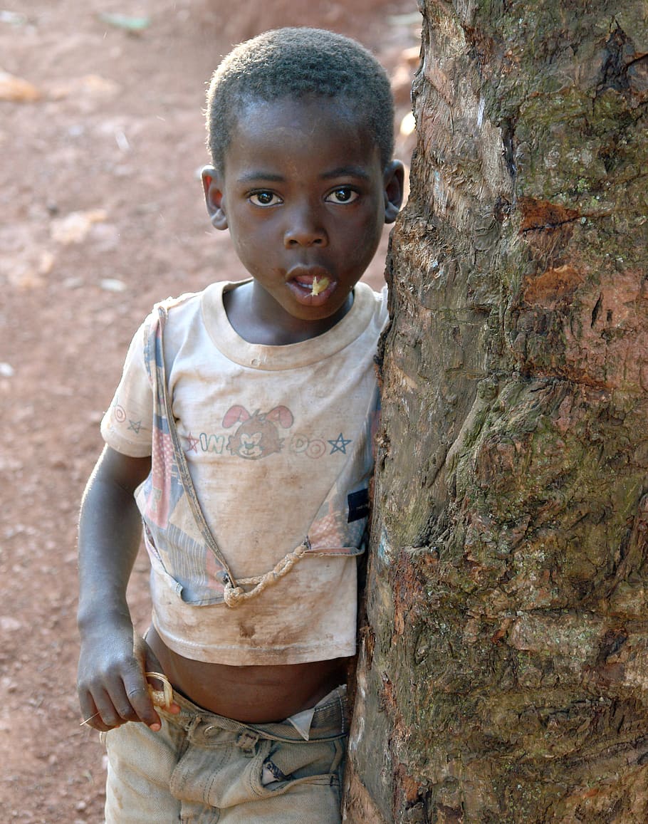 Uganda, Kampala, Dirty, Tree, Youth, Kid, Poor, African, - Poor African Child , HD Wallpaper & Backgrounds