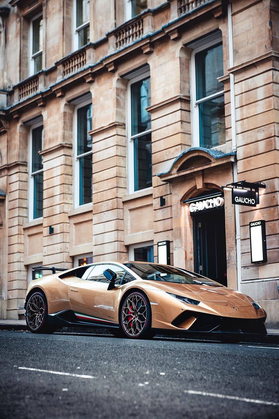 Brown Car, Building, Street, Lambo, Lamborghini, Super - Lamborghini Huracan Performante Spyder Iphone , HD Wallpaper & Backgrounds