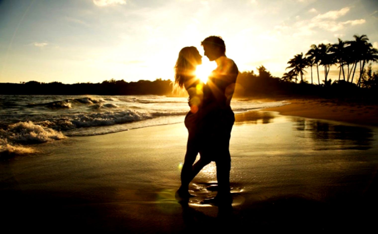 Couple Love Beach Hd Wallpapers Free Hd Desktop Wallpapers - Love Romantic Couple Beach , HD Wallpaper & Backgrounds