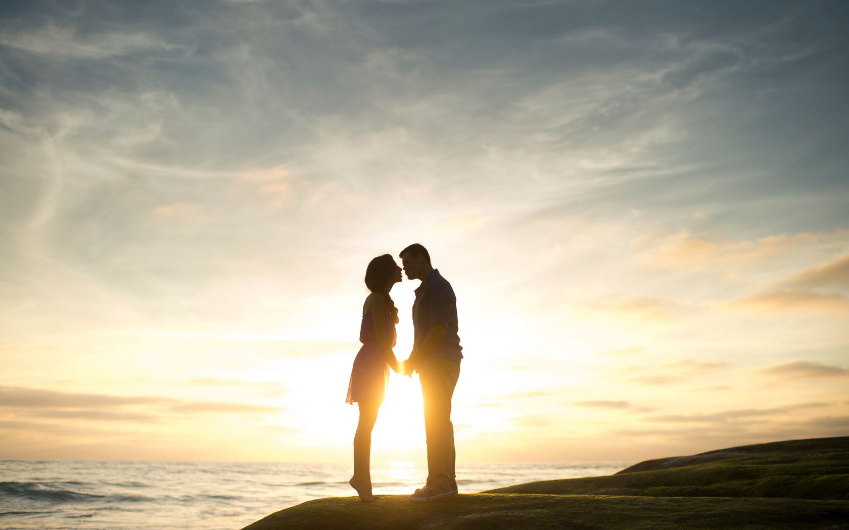 Wallpaper Couple, Love, Romance, Sunset, Sea, Shore - Kissing In The Sun , HD Wallpaper & Backgrounds