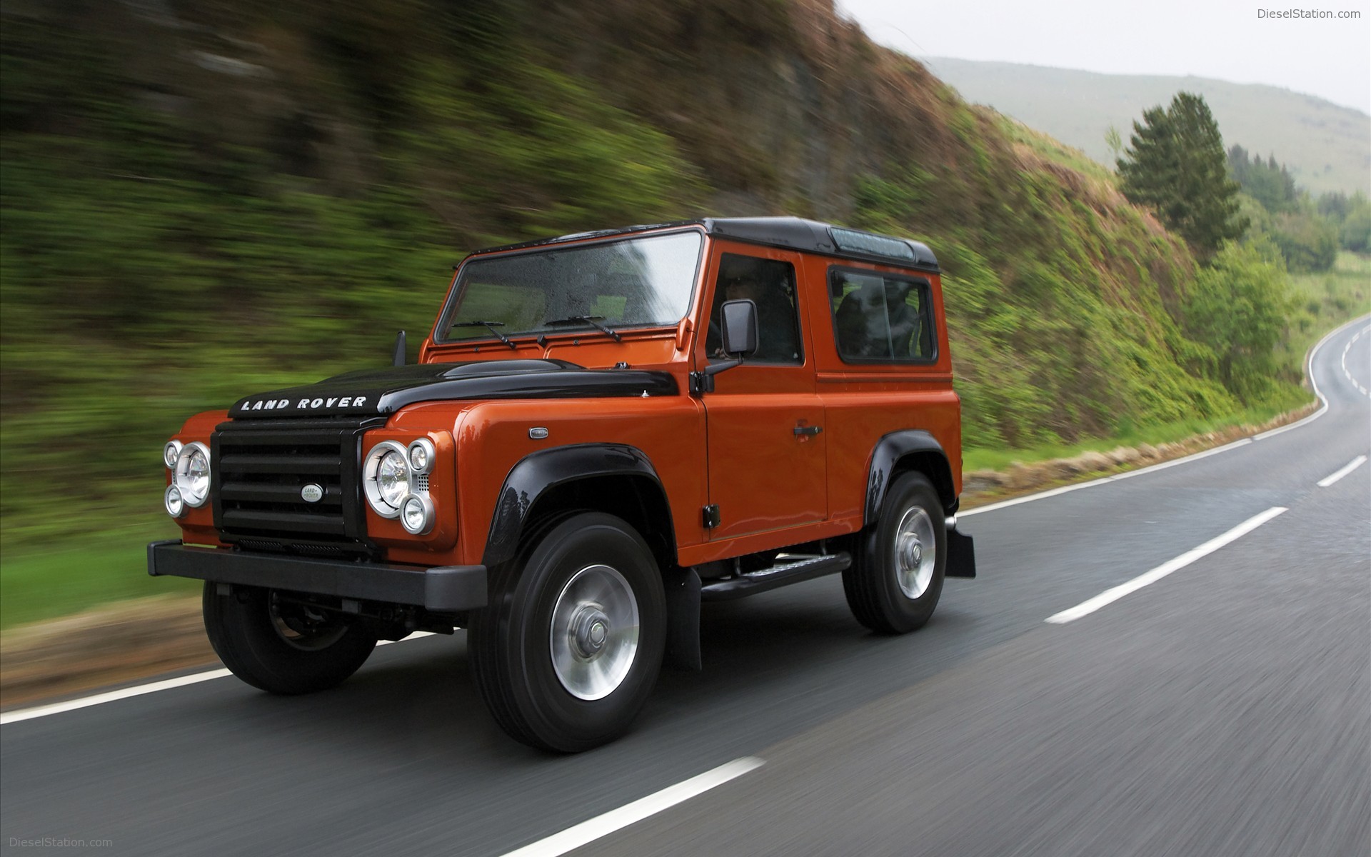 Land Rover Defender Fire & Ice - Fire And Ice Defender 110 , HD Wallpaper & Backgrounds