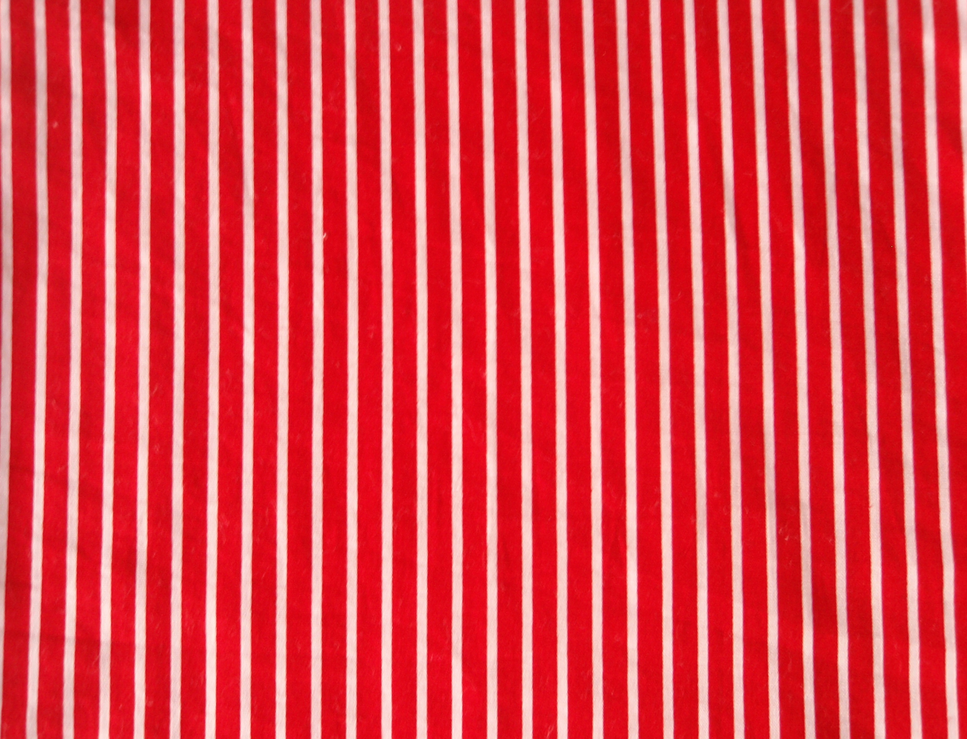 Red and white. Ред Страйпс. Текстура Red White Stripes. Striped (Red, White & Black) винил. Фон Вайт Страйпс.
