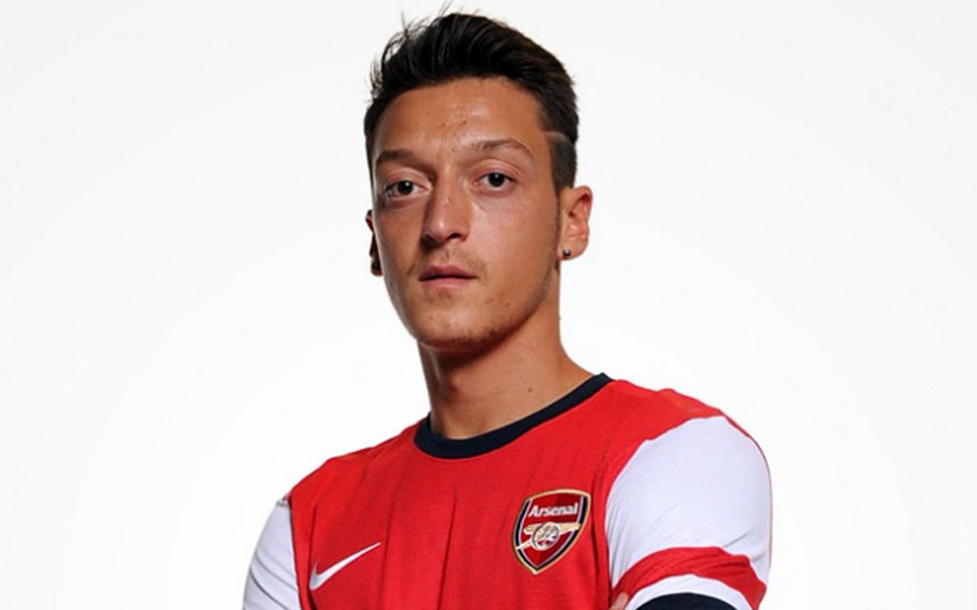 Mesut Ozil Hd Wallpapers, Desktop Wallpaper - Bbc Arsenal , HD Wallpaper & Backgrounds