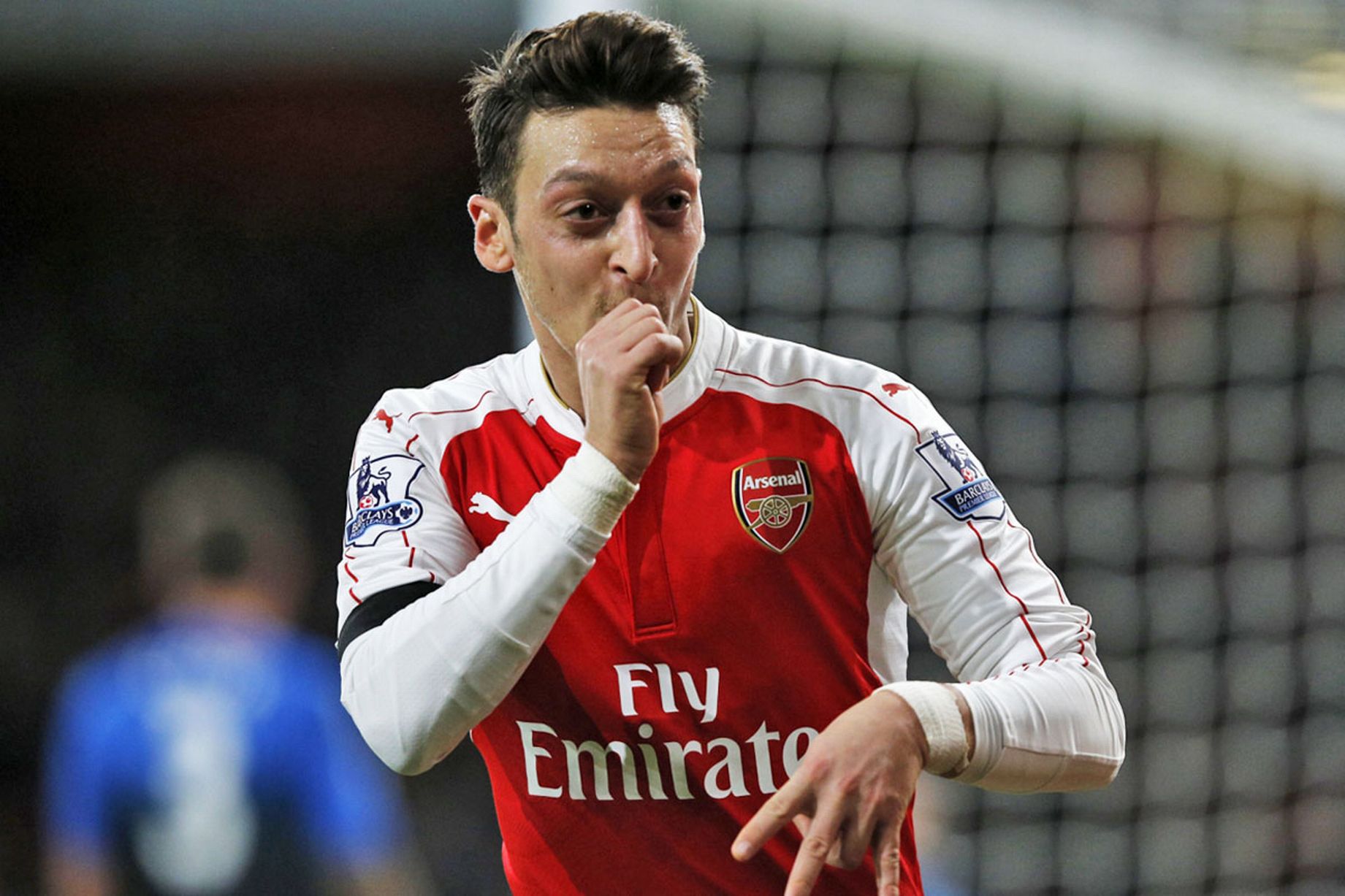 Ozil Wallpaper Iphone - Mesut Ozil Baby Girl , HD Wallpaper & Backgrounds