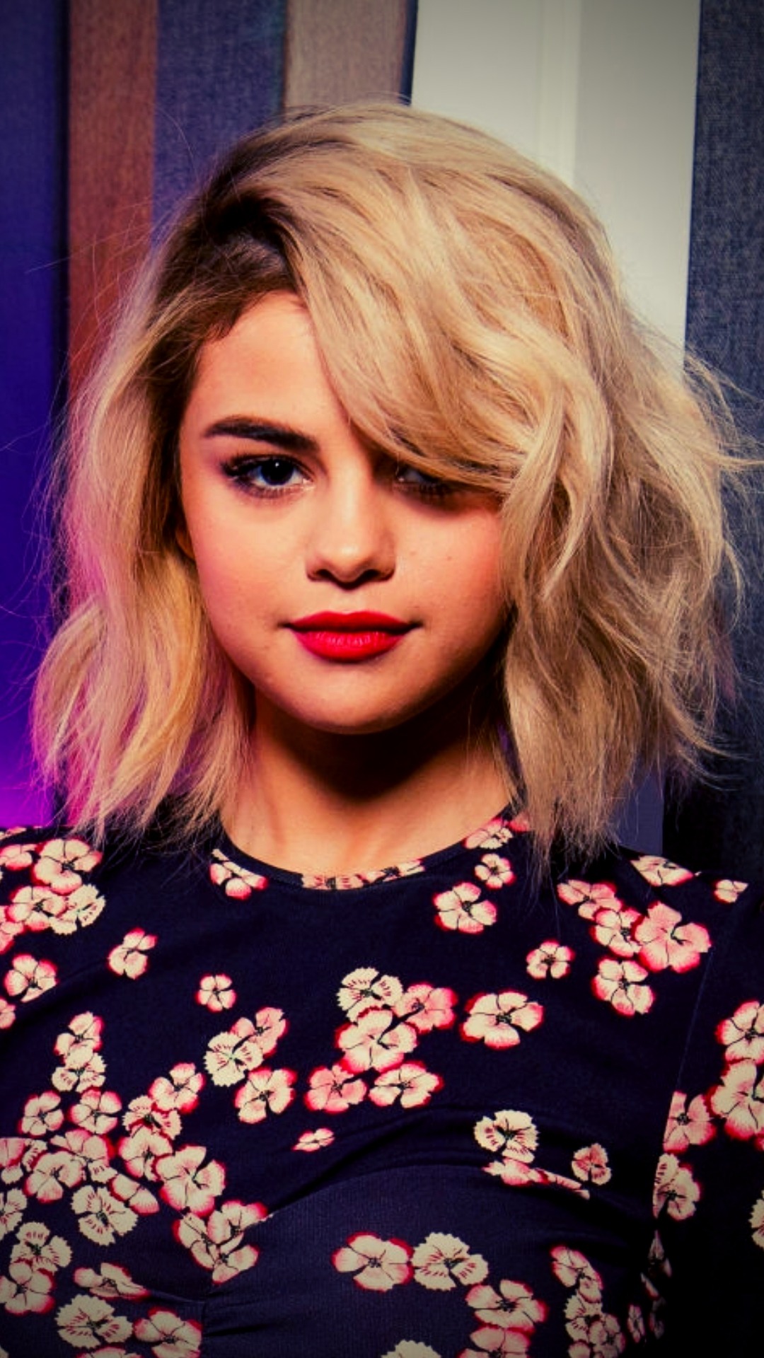 Selena Gomez Wallpaper - Selena Gomez Red Eyes , HD Wallpaper & Backgrounds