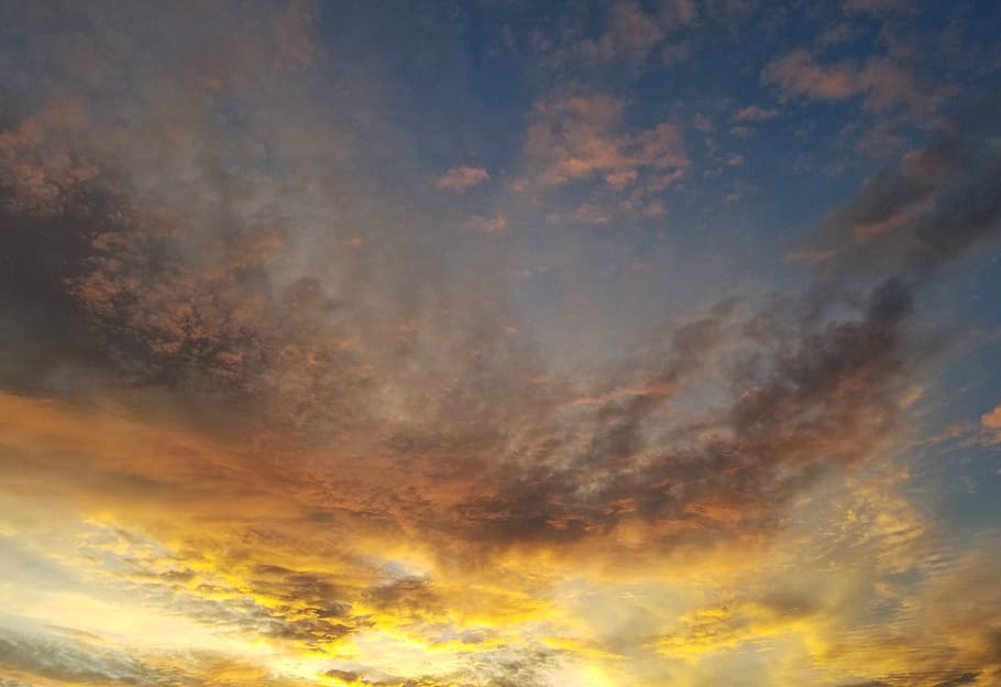 Sunset, Clouds, Yellow, Gold, Grey Wisp, Cloud - Sunset , HD Wallpaper & Backgrounds